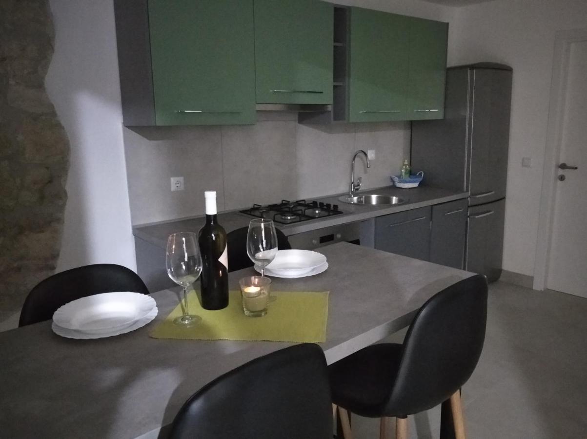 Apartman Lari ヴィジナダ エクステリア 写真